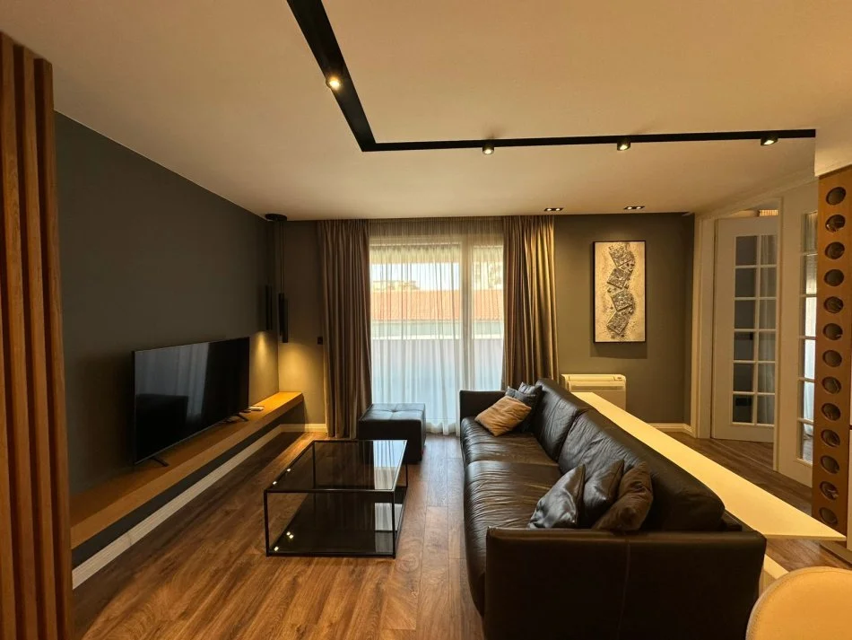 Tirane, jepet me qera apartament 2+1 Kati 5, 100 m² 1.500 € (Rruga Abdi Toptani)