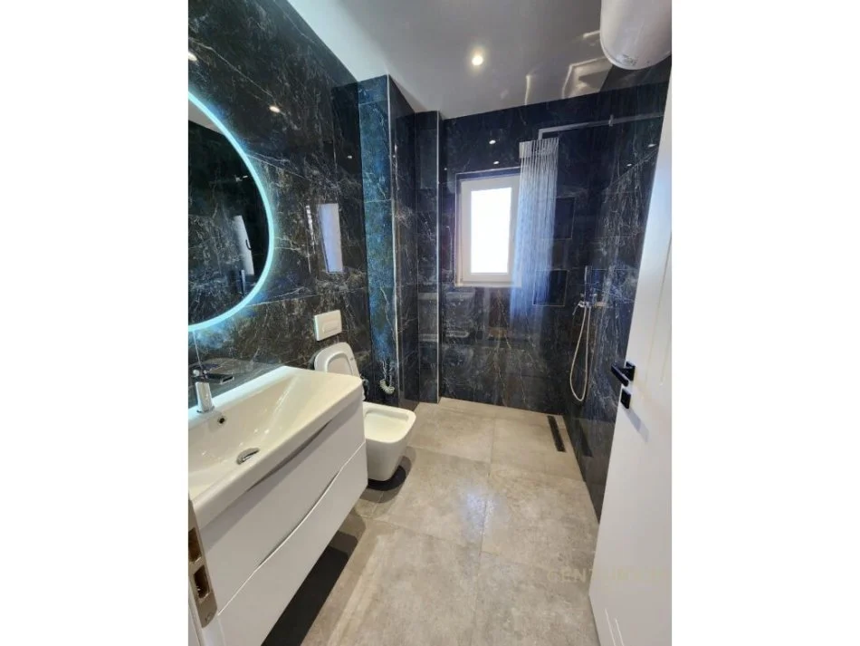 Tirane, shitet apartament 2+1 , 80 m² 145.000 €