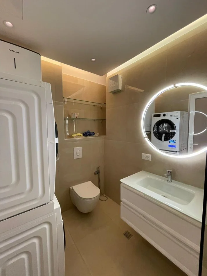 Tirane, shitet apartament 2+1+Ballkon Kati 4, 108 m² 253.000 € (Shkolla e Bashkuar)