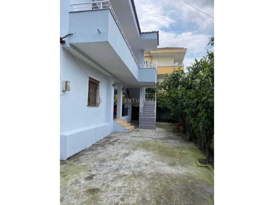 Tirane, jepet me qera Vile 3+1+Ballkon Kati 2, 130 m² 500 € (Rr.Paro Kita)