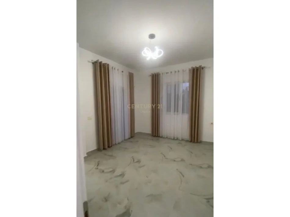 Tirane, jepet me qera Vile 3+1+Ballkon Kati 2, 130 m² 500 € (Rr.Paro Kita)