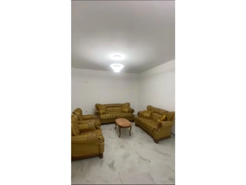 Tirane, jepet me qera Vile 3+1+Ballkon Kati 2, 130 m² 500 € (Rr.Paro Kita)