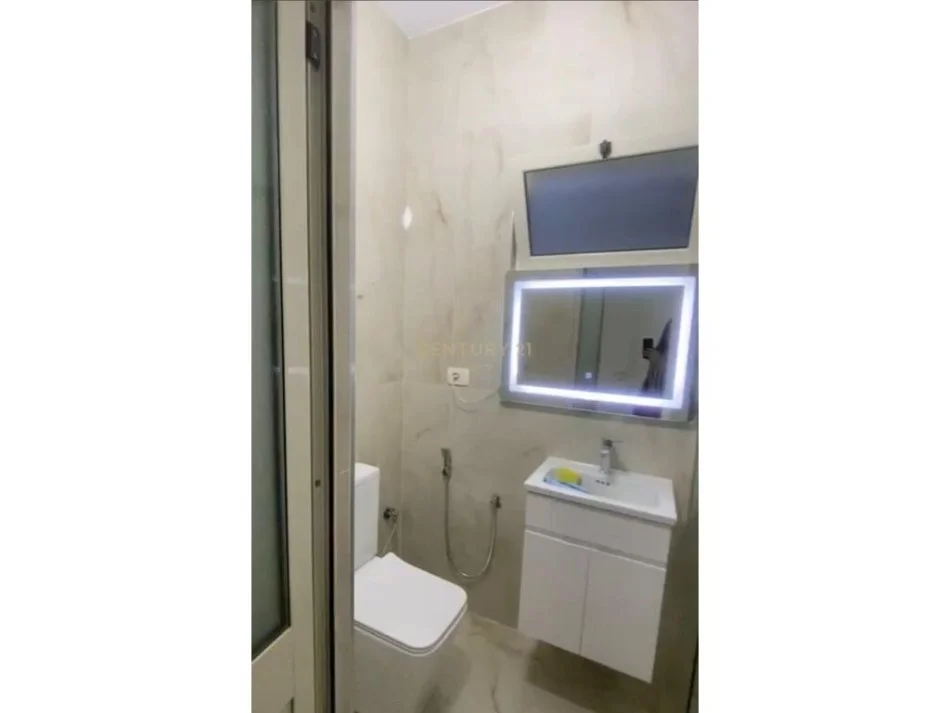 Tirane, jepet me qera Vile 3+1+Ballkon Kati 2, 130 m² 500 € (Rr.Paro Kita)