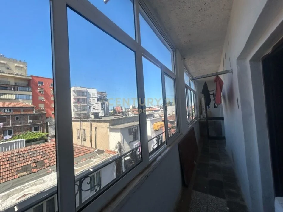 Tirane, shitet apartament 4+1 , 104 m² 175.000 € 