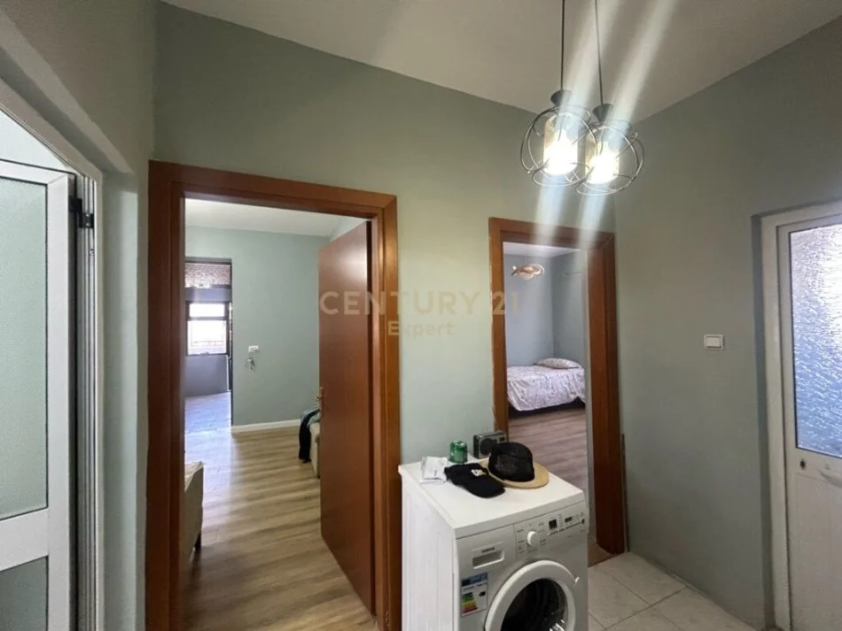 Tirane, shitet apartament 4+1 , 104 m² 175.000 € 