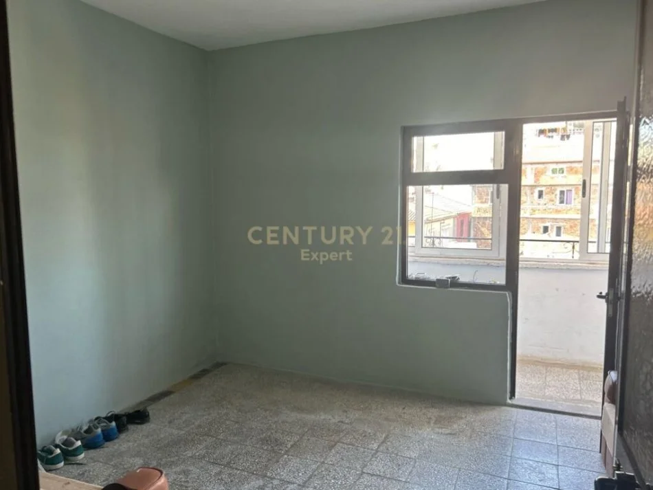 Tirane, shitet apartament 4+1 , 104 m² 175.000 € 