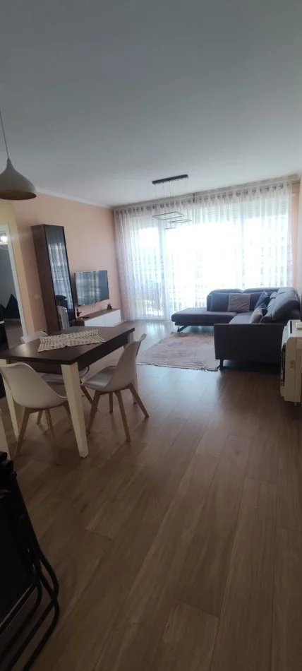 Tirane, jepet me qera apartament 2+1+Ballkon Kati 6, 94 m² 700 € (Fiori Di Bosco)