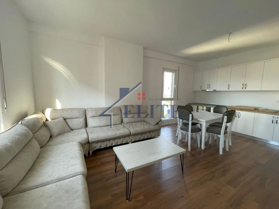 Tirane, jepet me qera apartament 2+1+Ballkon Kati 5, 96 m² 450 € (Kamez)
