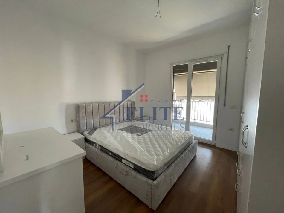 Tirane, jepet me qera apartament 2+1+Ballkon Kati 5, 96 m² 450 € (Kamez)