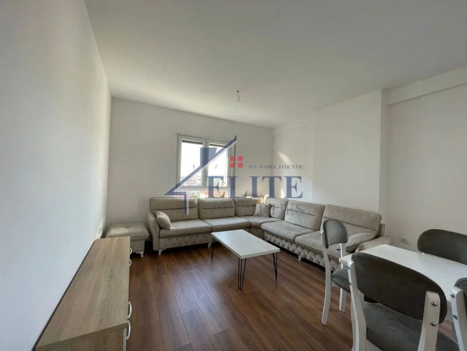 Tirane, jepet me qera apartament 2+1+Ballkon Kati 5, 96 m² 450 € (Kamez)