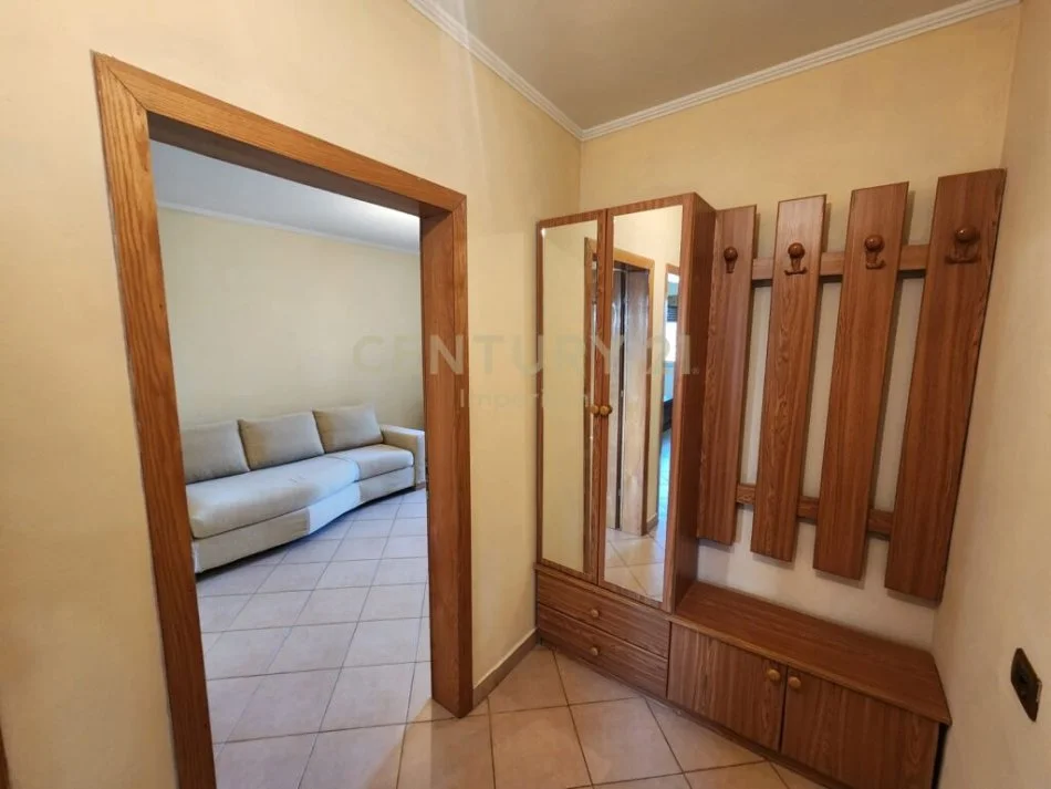 Tirane, jepet me qera apartament Kati 5, 65 m² 400 € (RRUGEN SIRI KODRA)