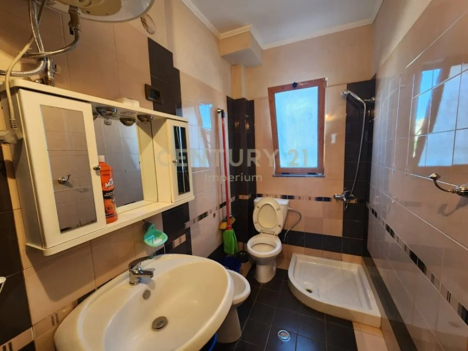 Tirane, jepet me qera apartament Kati 5, 65 m² 400 € (RRUGEN SIRI KODRA)