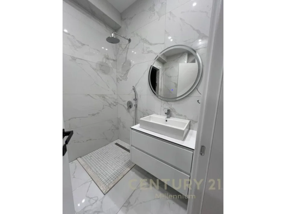 Tirane, jepet me qera apartament 2+1 Kati 17, 125 m² 1.500 € (e kavajes)