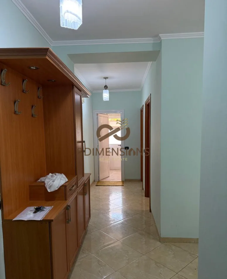 Tirane, jepet me qera apartament 2+1+Ballkon Kati 3, 67 m² 500 € (Tek Materniteti Ri - D8242A-228)