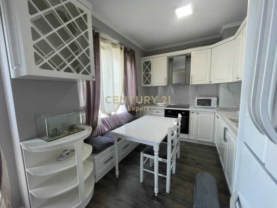 Tirane, jepet me qera apartament 2+1 Kati 6, 68 m² 600 € 