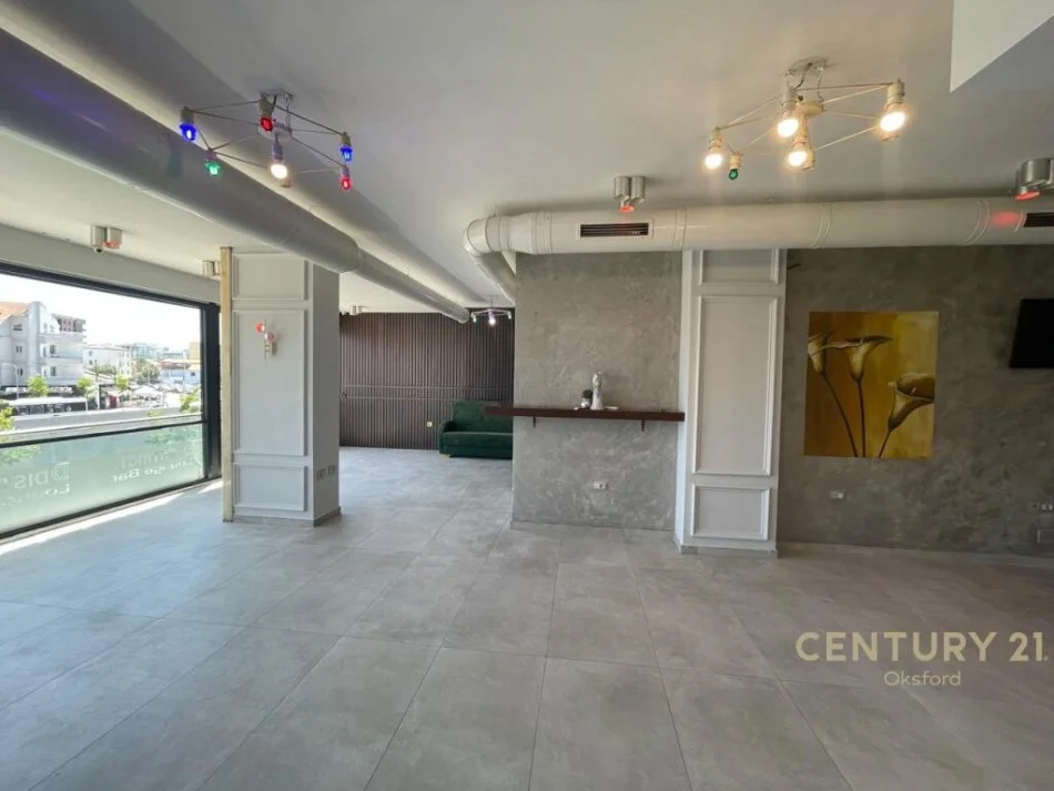 Tirane, jepet me qera ambjent biznesi Kati 1, 205 m² 1.600 € (Astir)