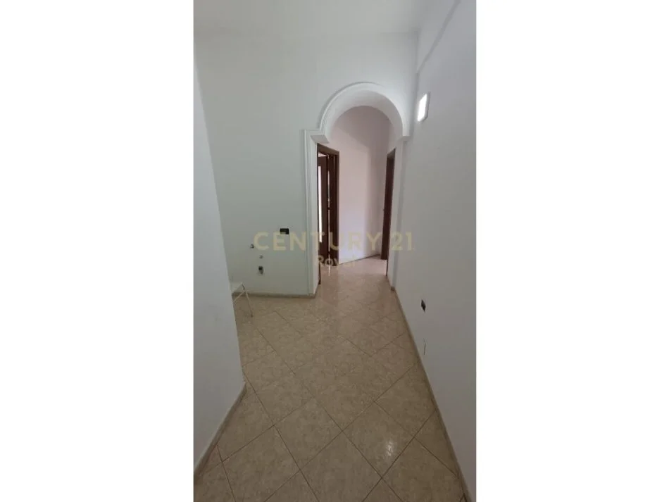 Tirane, jepet me qera apartament 1+1 Kati 5, 58 m² 500 € (21 DHJETORI)