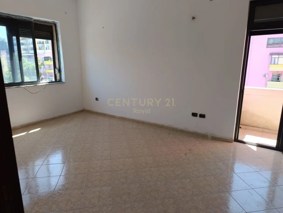 Tirane, jepet me qera apartament 1+1 Kati 5, 58 m² 500 € (21 DHJETORI)