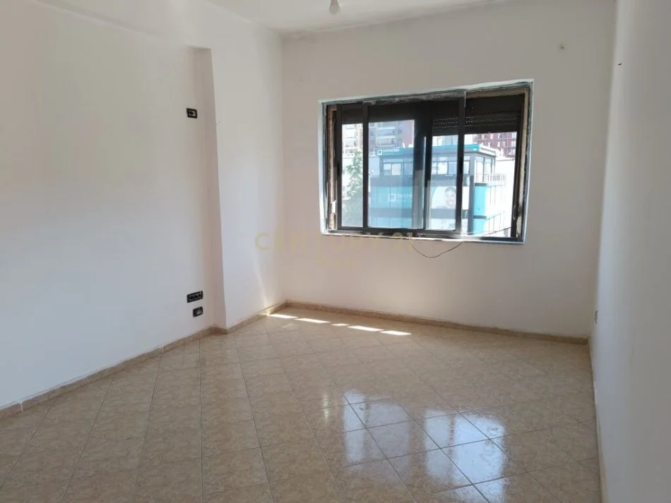 Tirane, jepet me qera apartament 1+1 Kati 5, 58 m² 500 € (21 DHJETORI)