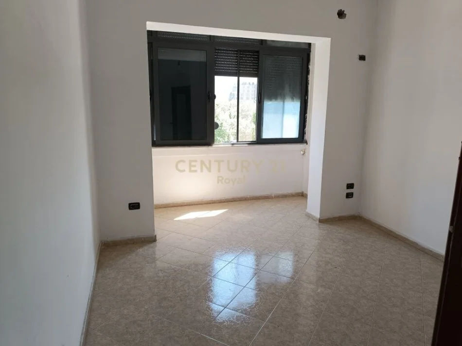 Tirane, jepet me qera apartament 1+1 Kati 5, 58 m² 500 € (21 DHJETORI)