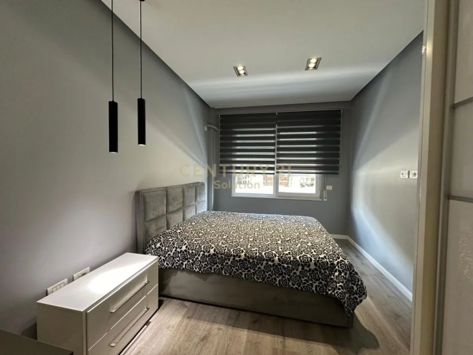 Tirane, jepet me qera apartament 2+1 Kati 2, 115 m² 800 € (komuna)