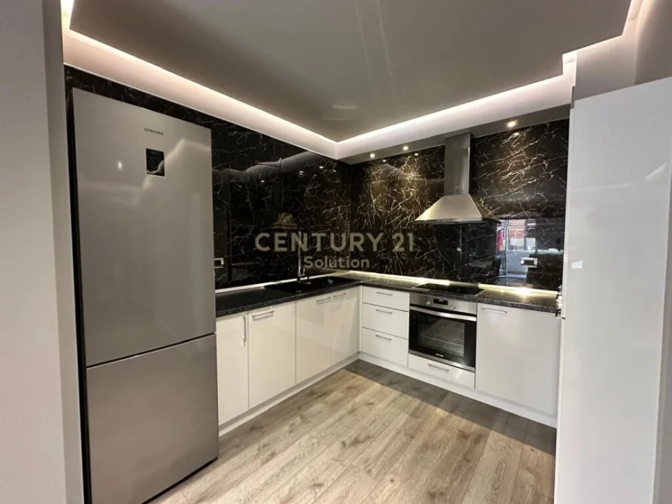 Tirane, jepet me qera apartament 2+1 Kati 2, 115 m² 800 € (komuna)