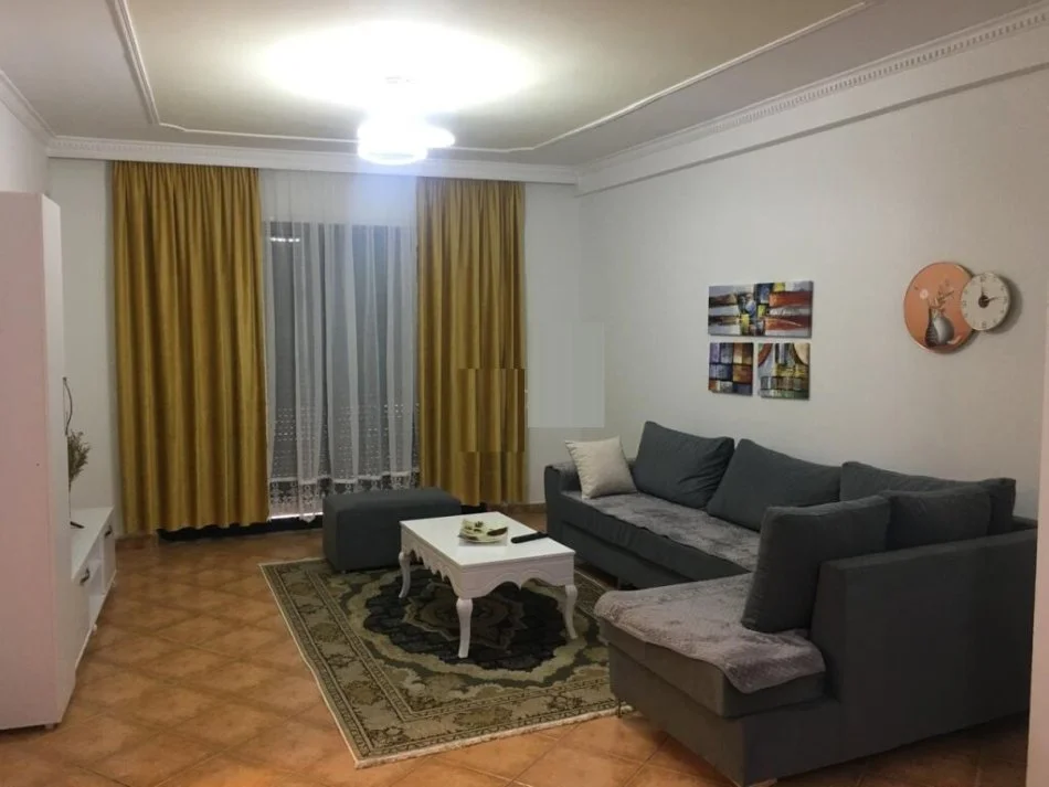 Tirane, jepet me qera apartament 2+1 Kati 1, 102 m² 500 € (Rruga e Dajtit)