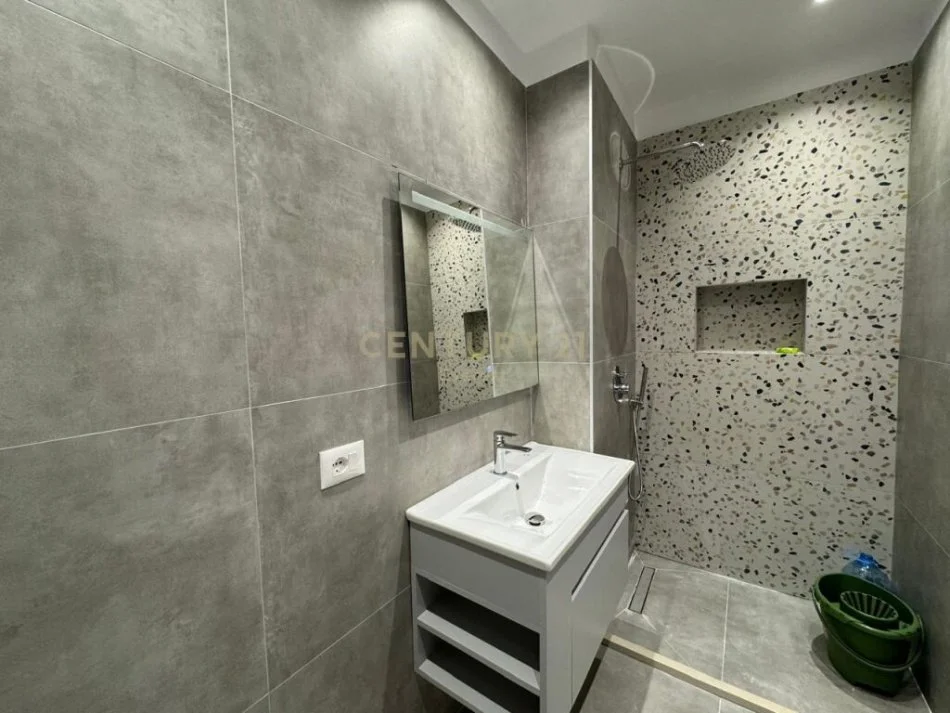 Tirane, shitet apartament 1+1+Ballkon Kati 5, 70 m² (sheshi willson)