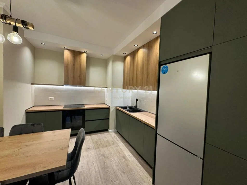 Tirane, shitet apartament 1+1+Ballkon Kati 5, 70 m² (sheshi willson)