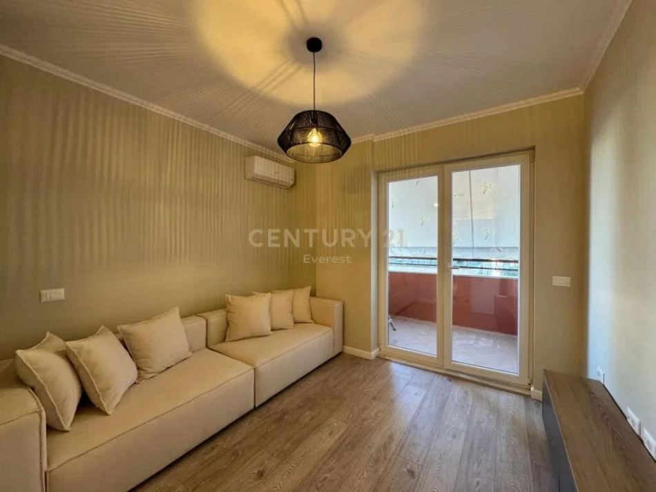 Tirane, shitet apartament 1+1+Ballkon Kati 5, 70 m² (sheshi willson)