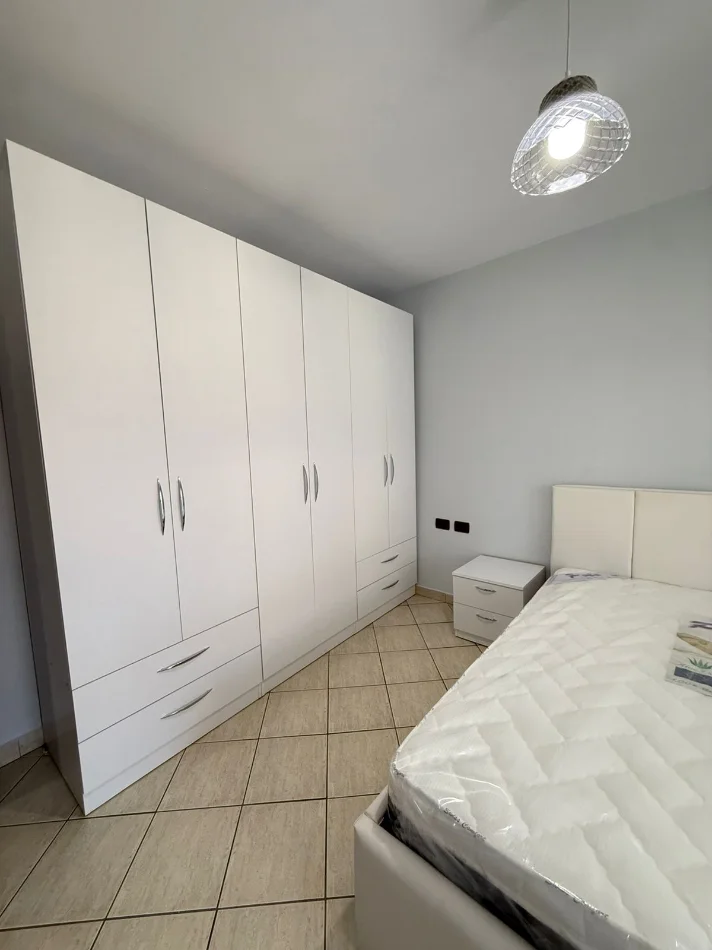 Tirane, jepet me qera apartament 2+1 Kati 2, 90 m² 600 € (Rruga e Kavajes ,21 Dhjetori)