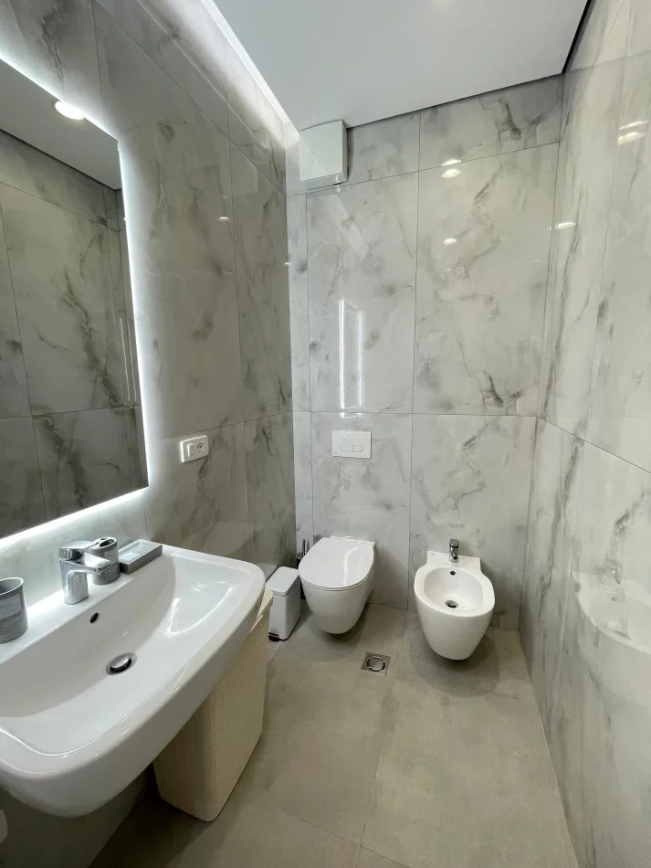 Tirane, shitet apartament 3+1+Aneks+Ballkon Kati 1, 110 m² 275.000 € (Liqeni i Thate)