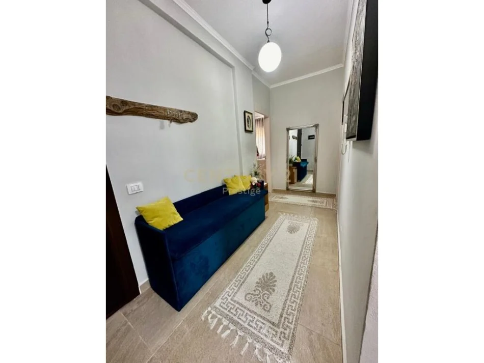Tirane, jepet me qera apartament 2+1 Kati 1, 110 m² 900 € (liqeni i thate)