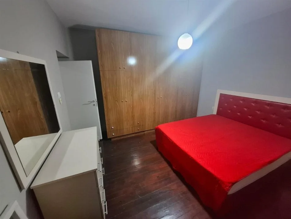 Tirane, jepet me qera apartament 2+1+Ballkon Kati 4, 72 m² 600 € (rruga Ali Demi)
