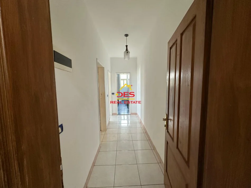 Vlore, shitet apartament 2+1+Ballkon Kati 4, 90 m² 65.000 € (Rruga Damian Humariti, Vlorë.)