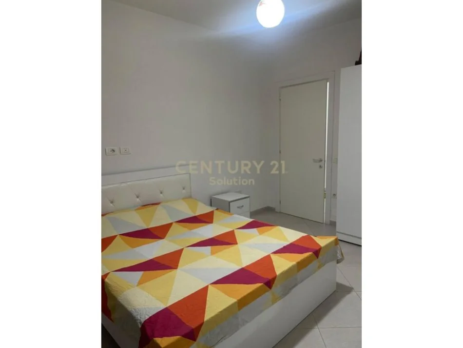 Tirane, jepet me qera apartament 1+1 Kati 1, 72 m² 400 € (astir)