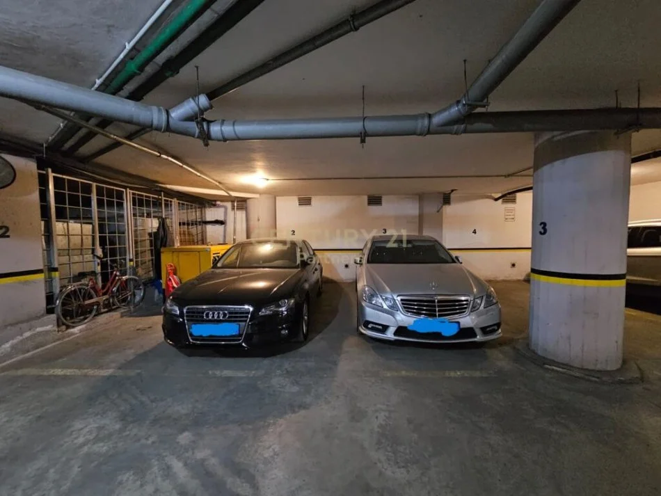 Tirane, shitet garazh Kati -1, 17 m² (Don Bosko, prane Credins Bank)