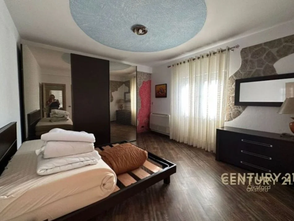 Tirane, jepet me qera apartament 2+1 Kati 2, 100 m² 550 € (komuna e parisit)