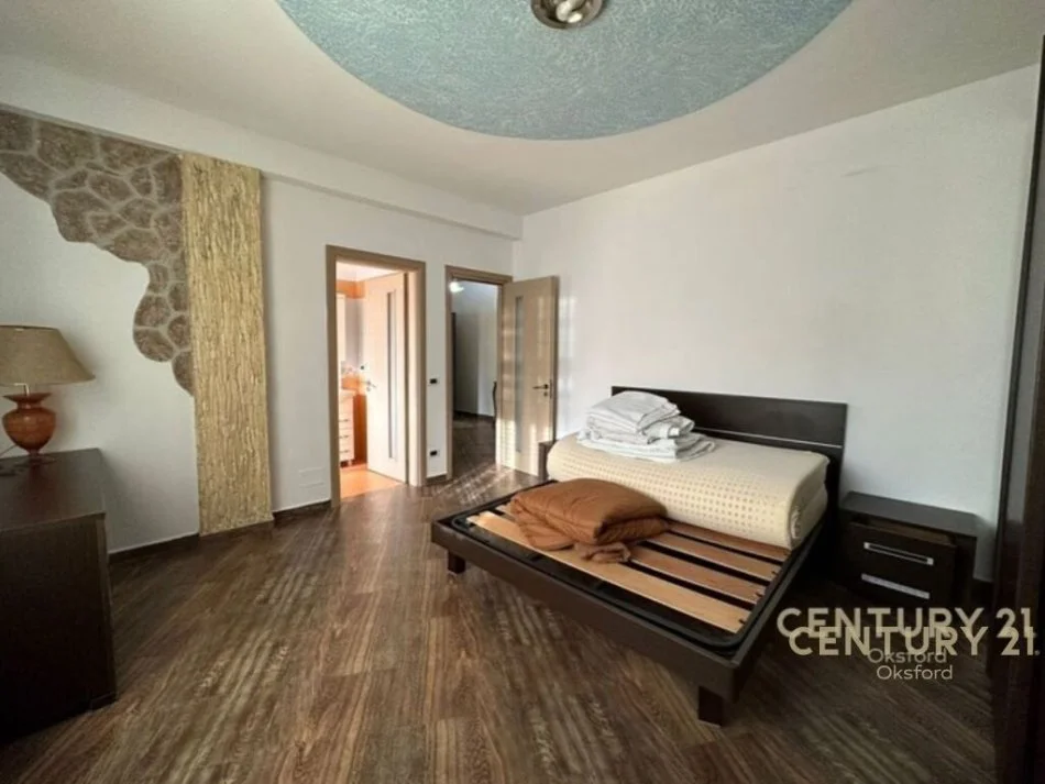 Tirane, jepet me qera apartament 2+1 Kati 2, 100 m² 550 € (komuna e parisit)