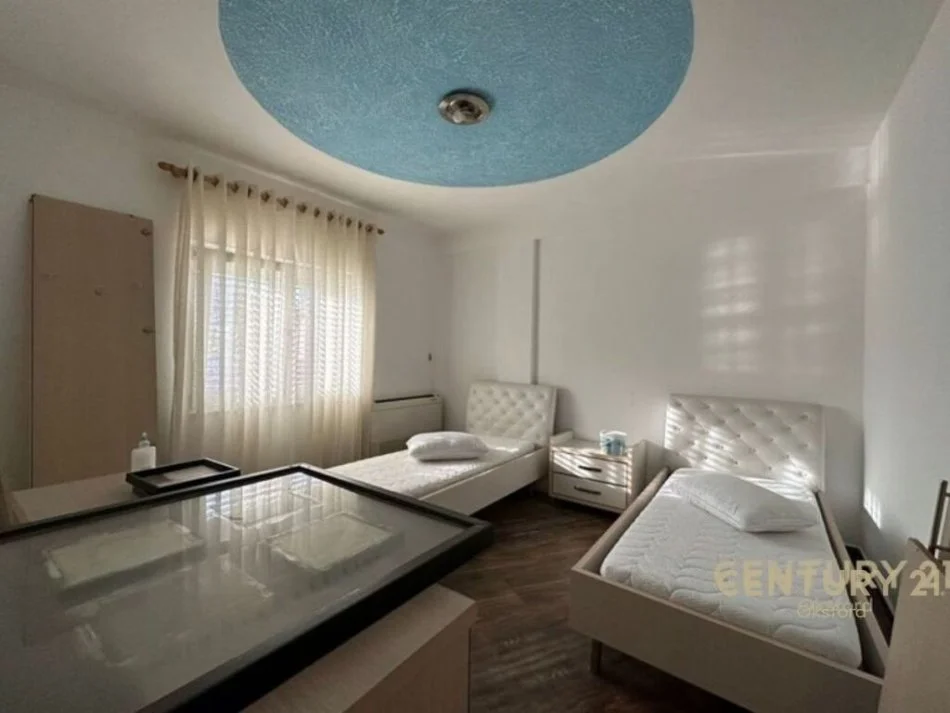 Tirane, jepet me qera apartament 2+1 Kati 2, 100 m² 550 € (komuna e parisit)