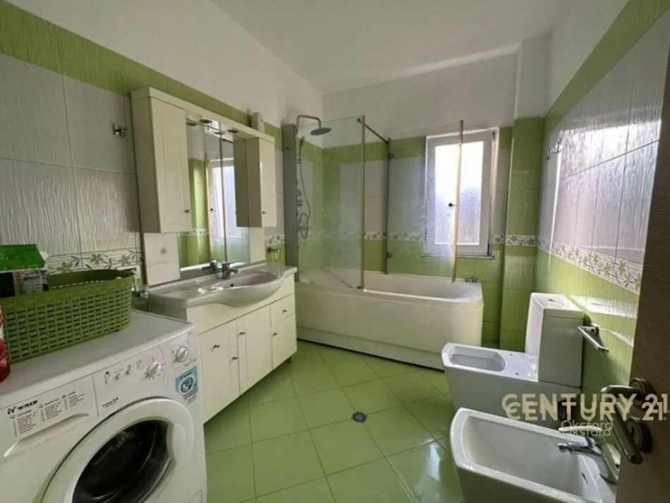 Tirane, jepet me qera apartament 2+1 Kati 2, 100 m² 550 € (komuna e parisit)