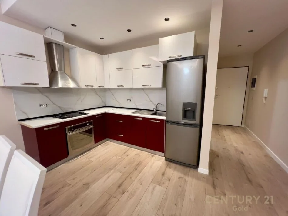 Tirane, jepet me qera apartament 2+1 Kati 4, 101 m² 600 € (5 MAJI)