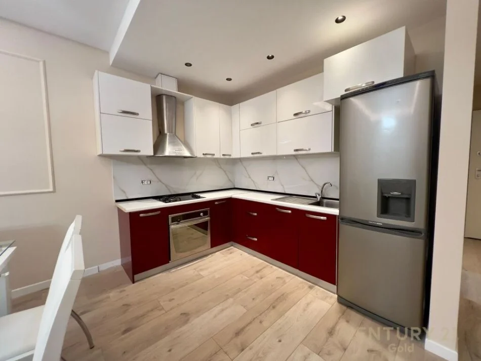 Tirane, jepet me qera apartament 2+1 Kati 4, 101 m² 600 € (5 MAJI)