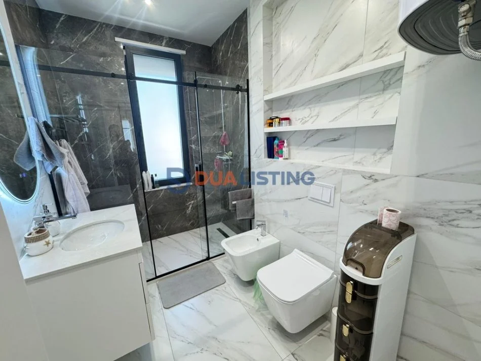 Tirane, shitet apartament 3+1+Ballkon Kati 8, 155 m² 312.000 € (Porcelan)