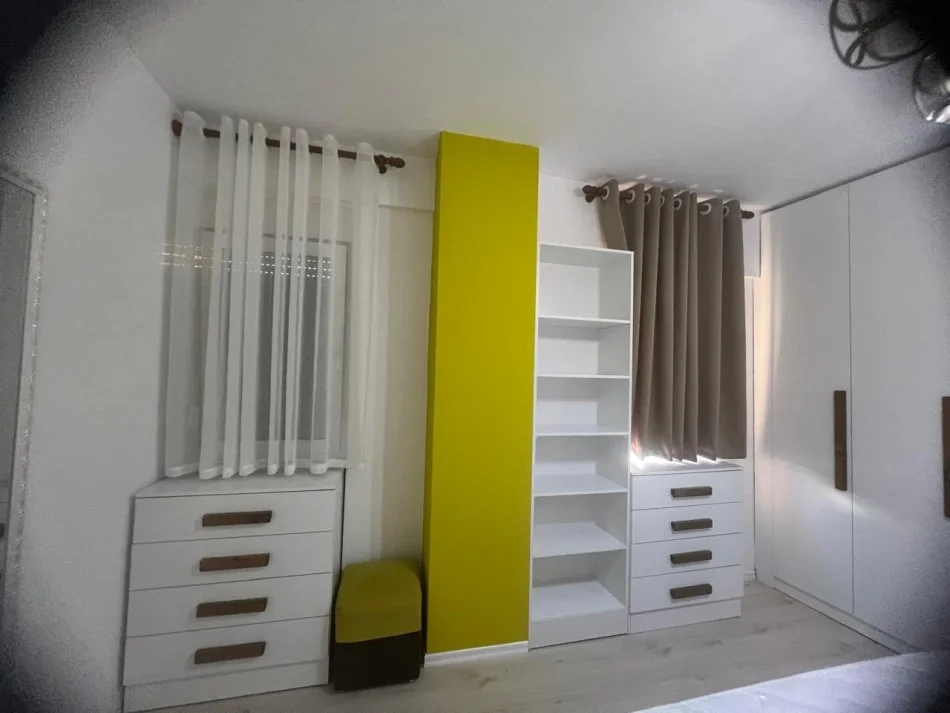 Tirane, jepet me qera 1+1 Kati 1, 65 m² 450 € (Porcelan)