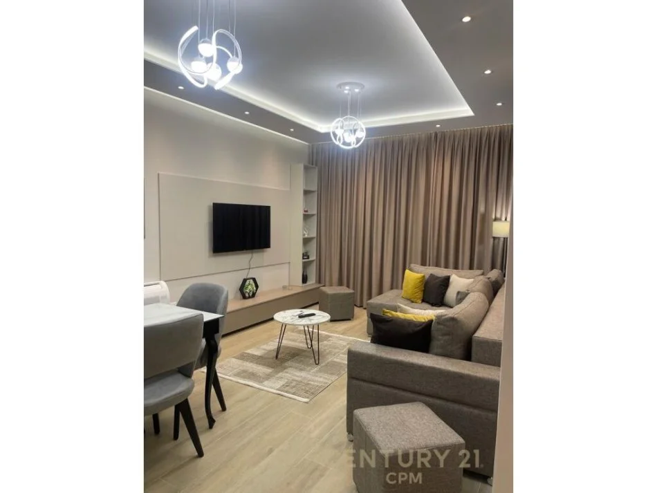 Tirane, jepet me qera apartament 1+1 Kati 3, 70 m² 750 € (komuna e parisit)