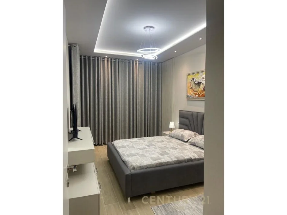 Tirane, jepet me qera apartament 1+1 Kati 3, 70 m² 750 € (komuna e parisit)