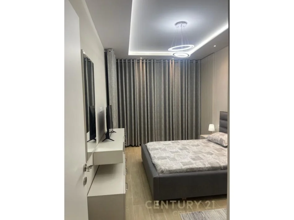 Tirane, jepet me qera apartament 1+1 Kati 3, 70 m² 750 € (komuna e parisit)