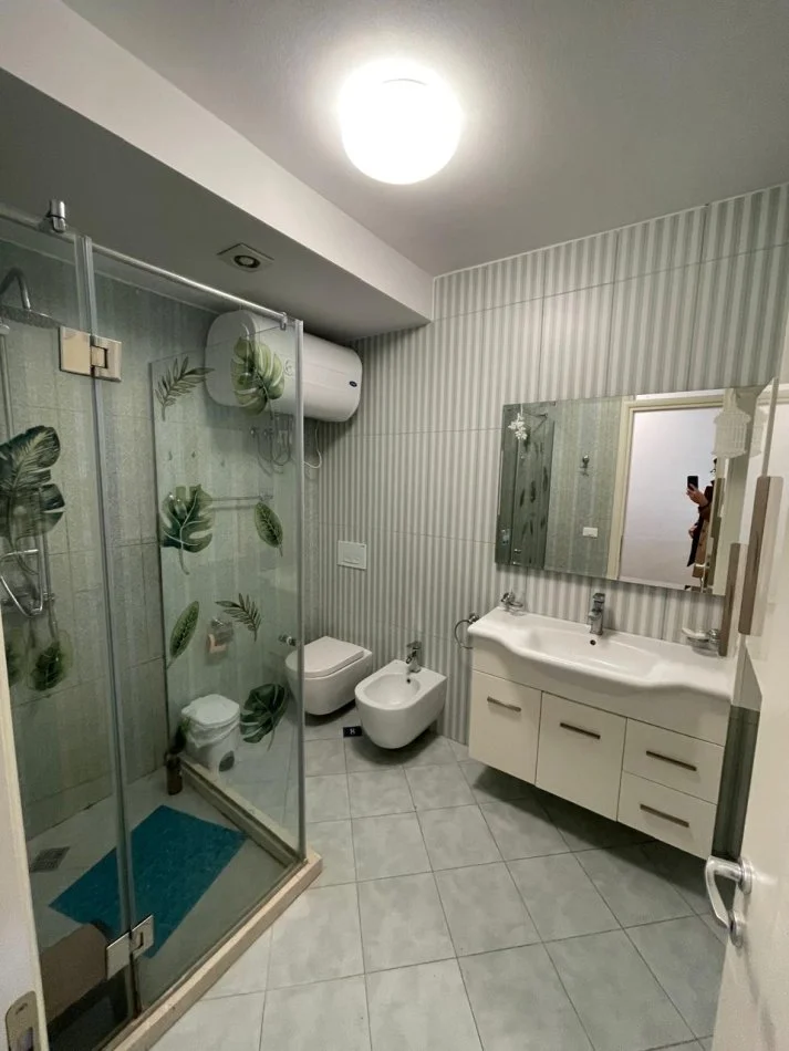 Tirane, jepet me qera apartament 2+1+Ballkon Kati 1, 140 m² 1.500 € (Long Hill Residence/ TEG)