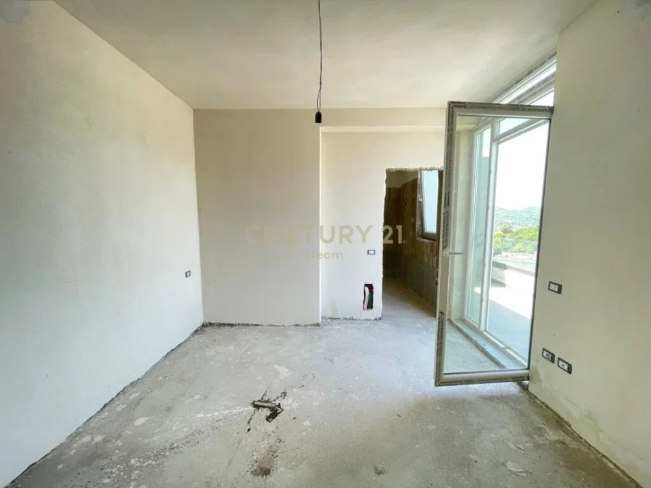 Tirane, shitet apartament 2+1 Kati 5, 138 m² 280.000 € (sauk)
